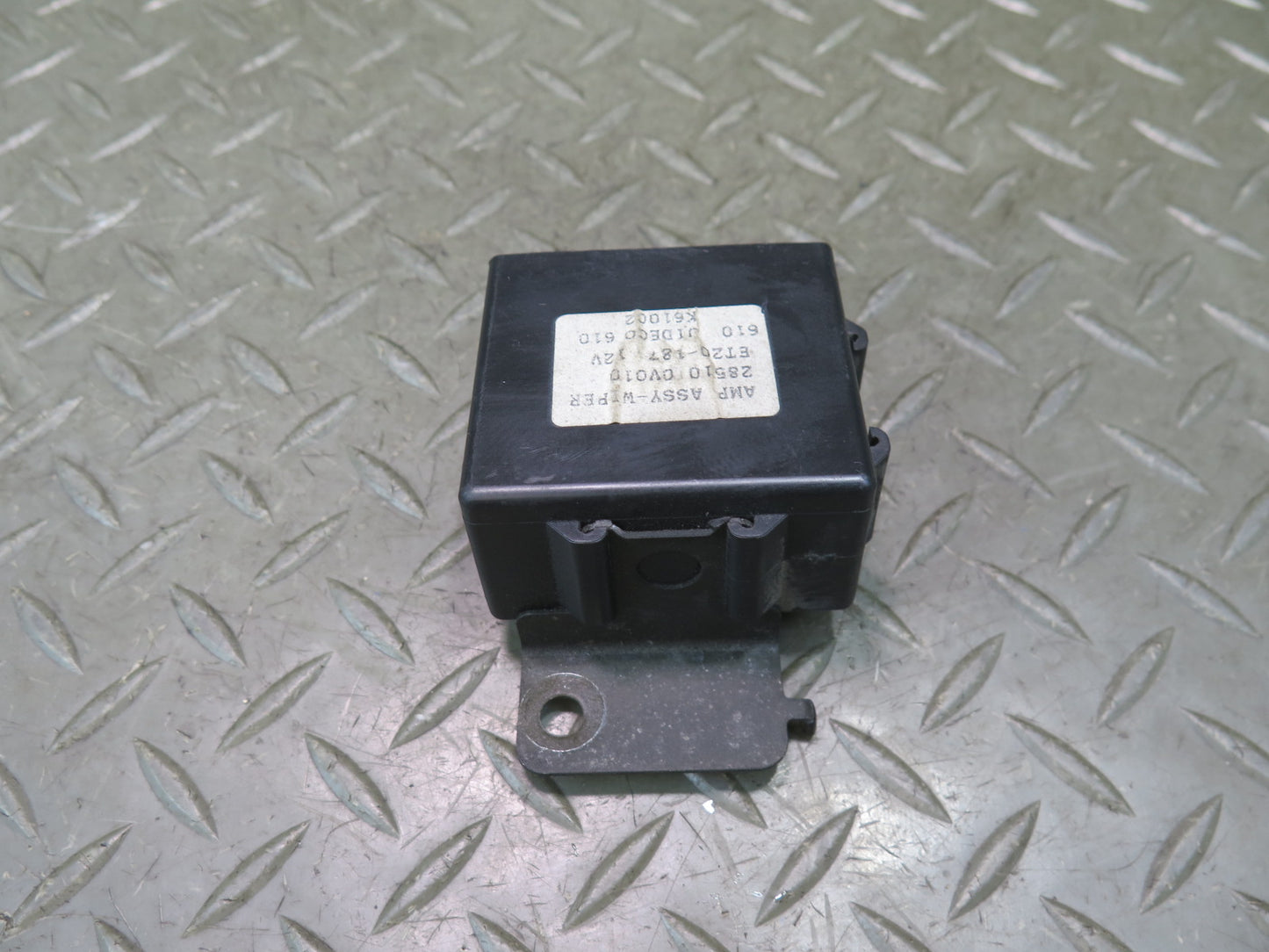 96-98 Nissan Stagea WGC34 Front Wiper Arm Control Unit 28510-0V010 OEM