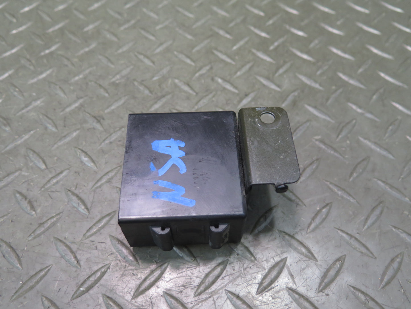 96-98 Nissan Stagea WGC34 Front Wiper Arm Control Unit 28510-0V010 OEM
