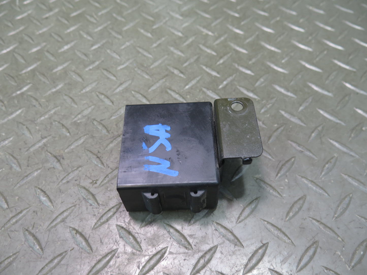 96-98 Nissan Stagea WGC34 Front Wiper Arm Control Unit 28510-0V010 OEM