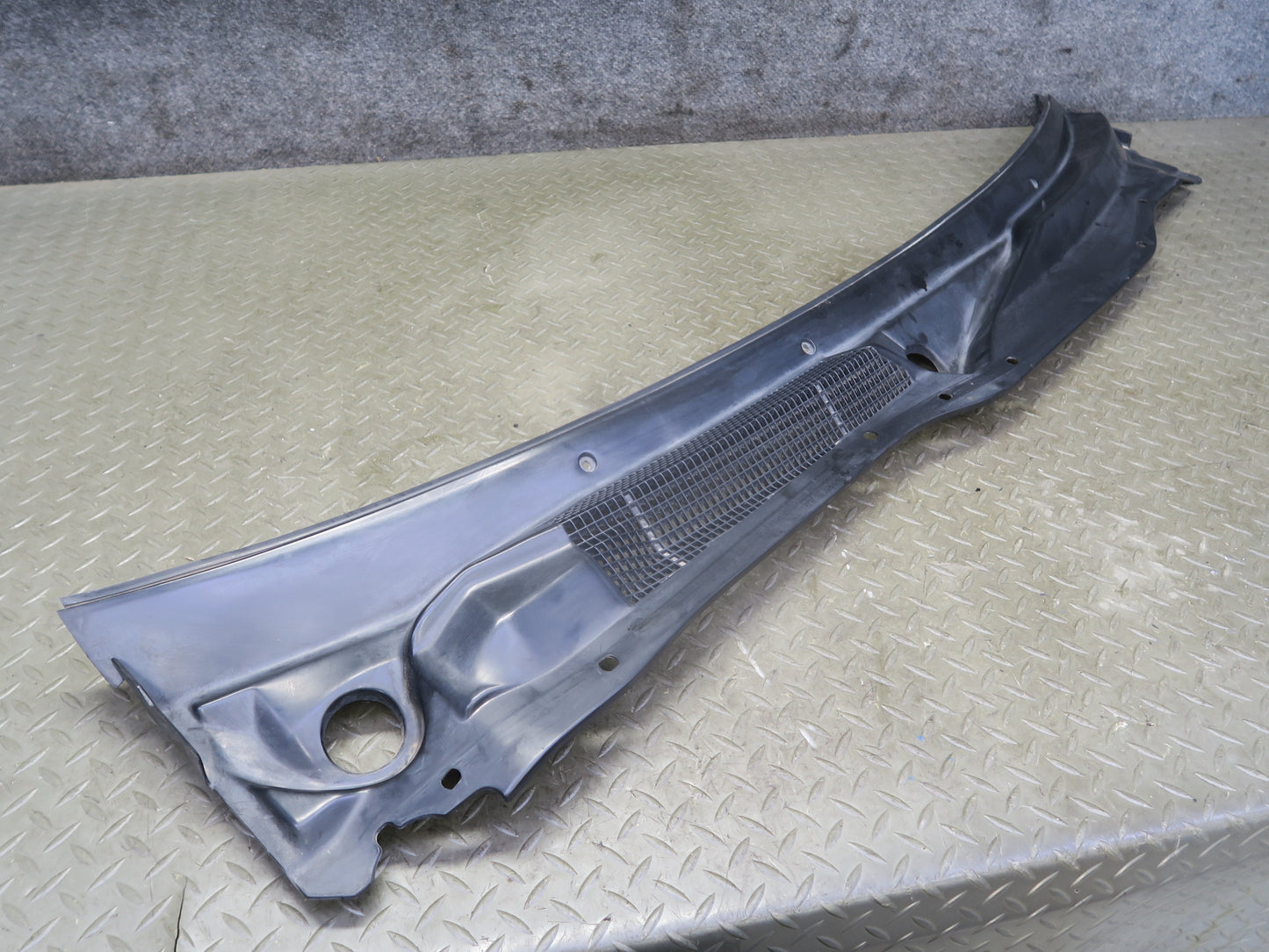 96-98 Nissan Stagea WGC34 Front Windshield Wiper Cowl Vent Trim Panel OEM