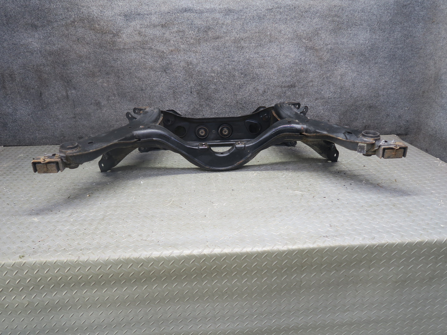 96-98 Nissan Stagea WGC34 RWD RB25DE NA Rear Crossmember Subframe Bracket OEM