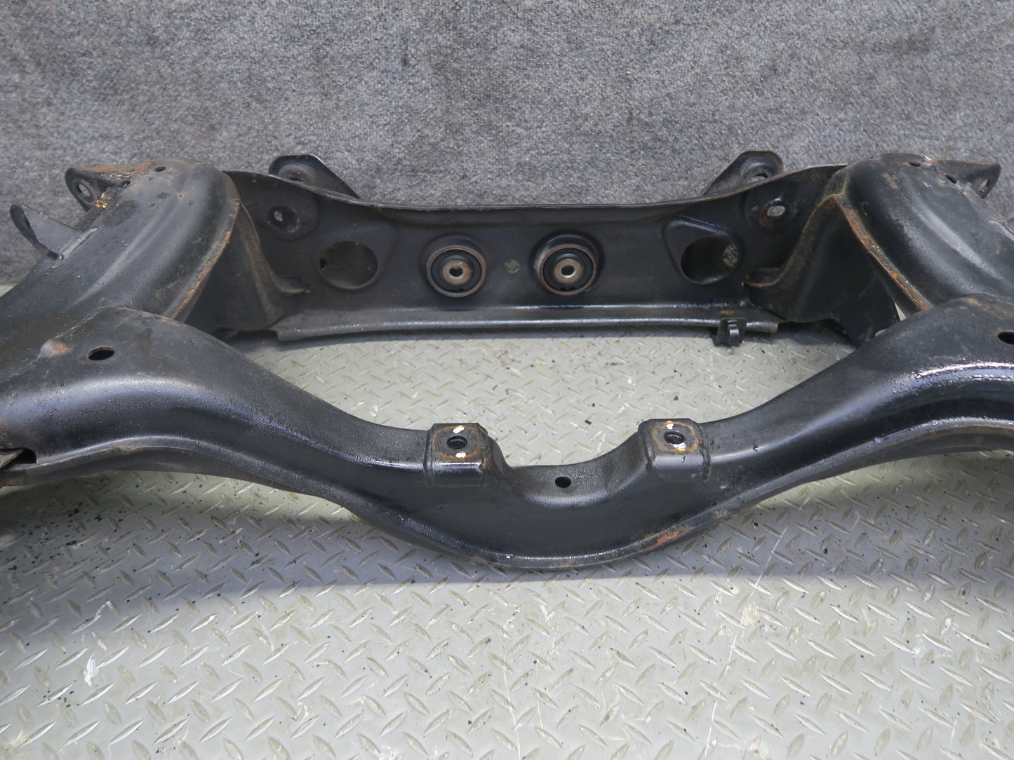 96-98 Nissan Stagea WGC34 RWD RB25DE NA Rear Crossmember Subframe Bracket OEM