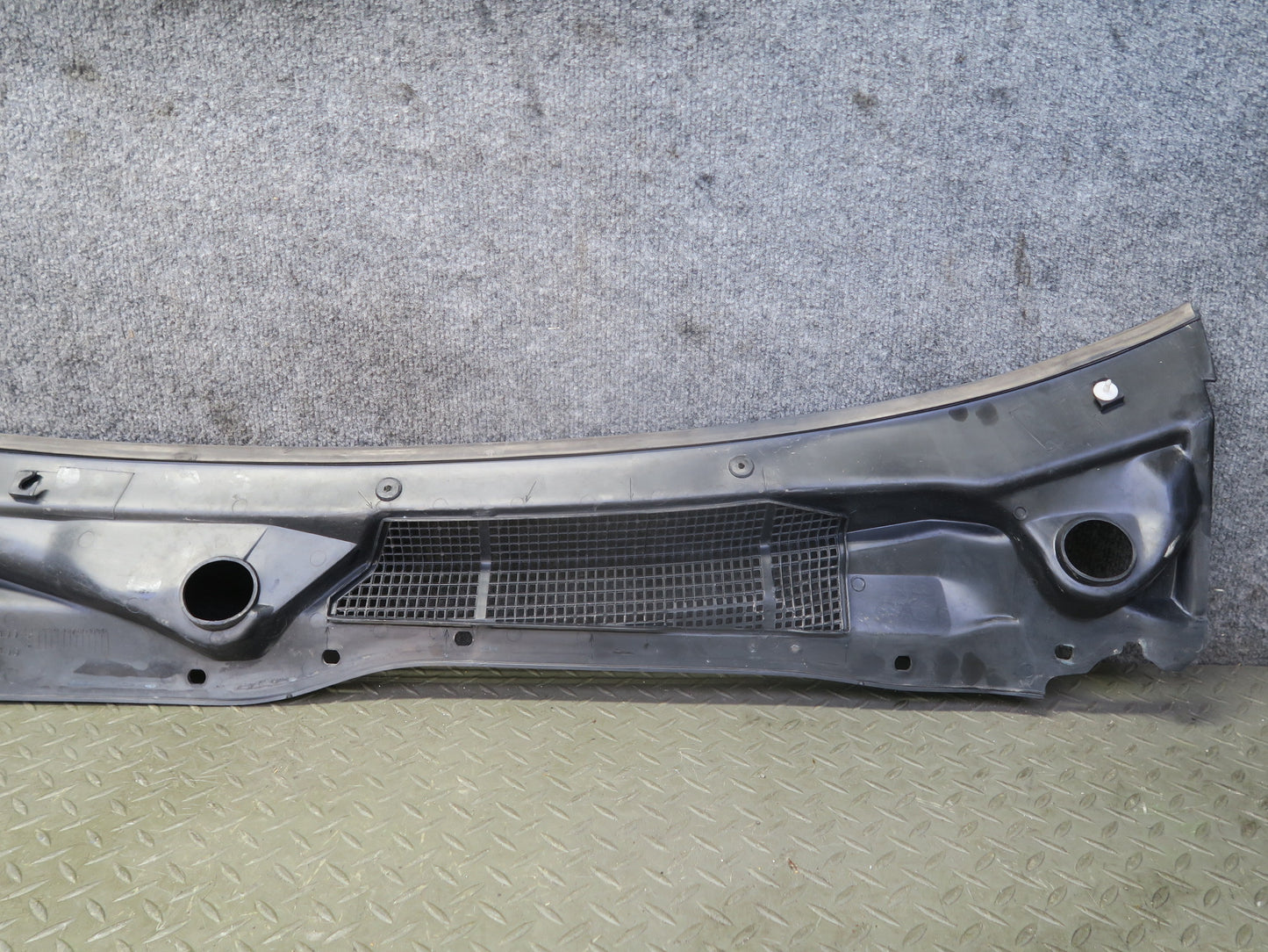 96-98 Nissan Stagea WGC34 Front Windshield Wiper Cowl Vent Trim Panel OEM
