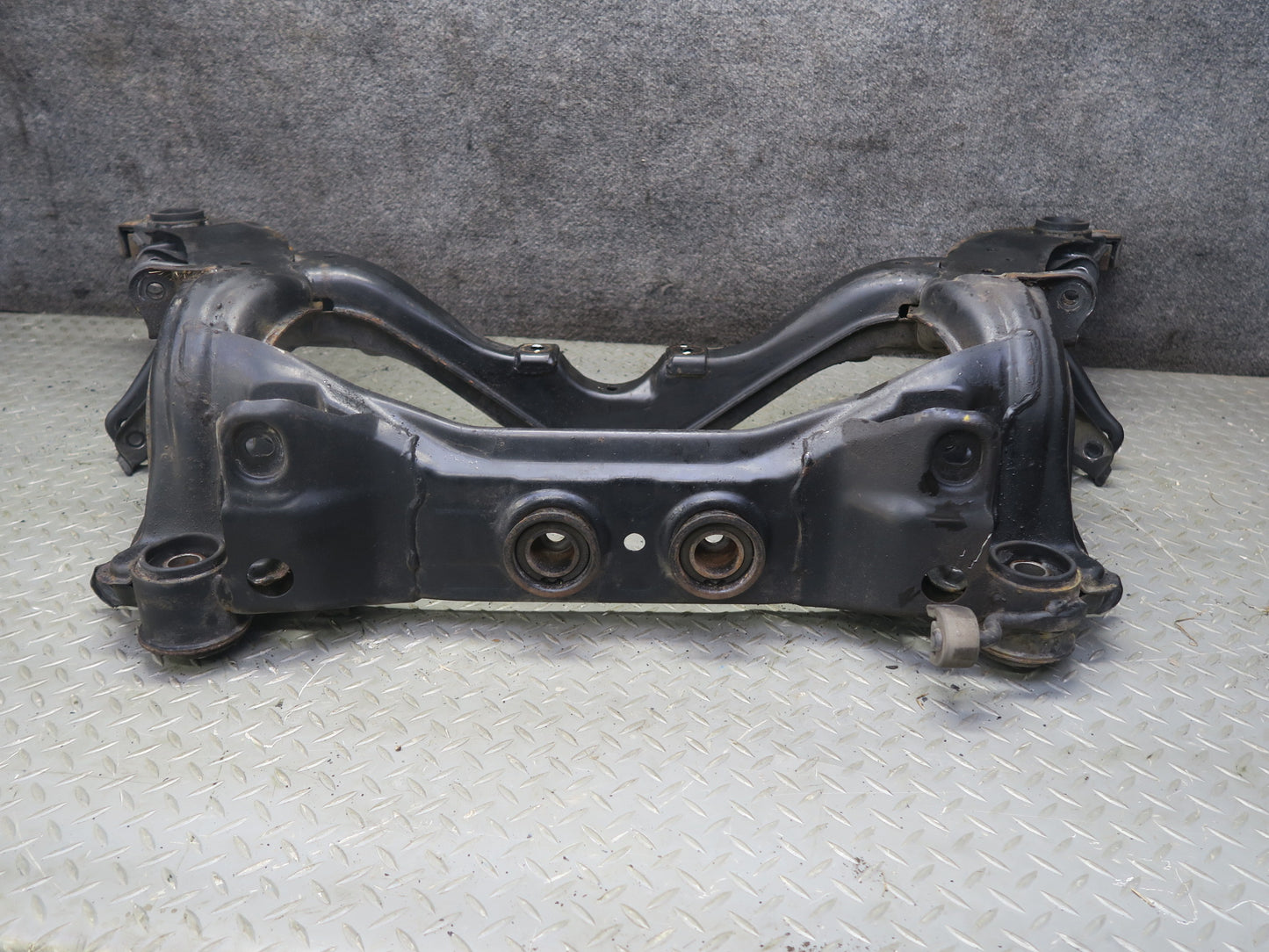 96-98 Nissan Stagea WGC34 RWD RB25DE NA Rear Crossmember Subframe Bracket OEM