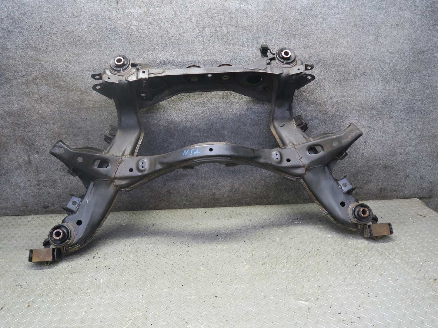 96-98 Nissan Stagea WGC34 RWD RB25DE NA Rear Crossmember Subframe Bracket OEM