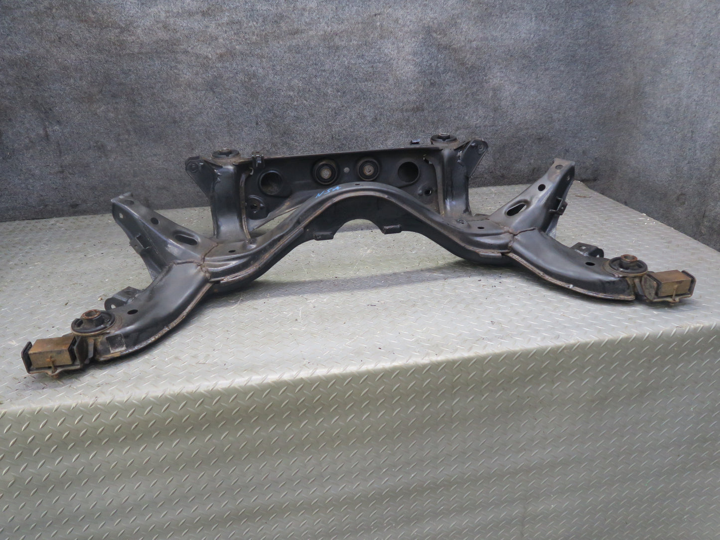 96-98 Nissan Stagea WGC34 RWD RB25DE NA Rear Crossmember Subframe Bracket OEM