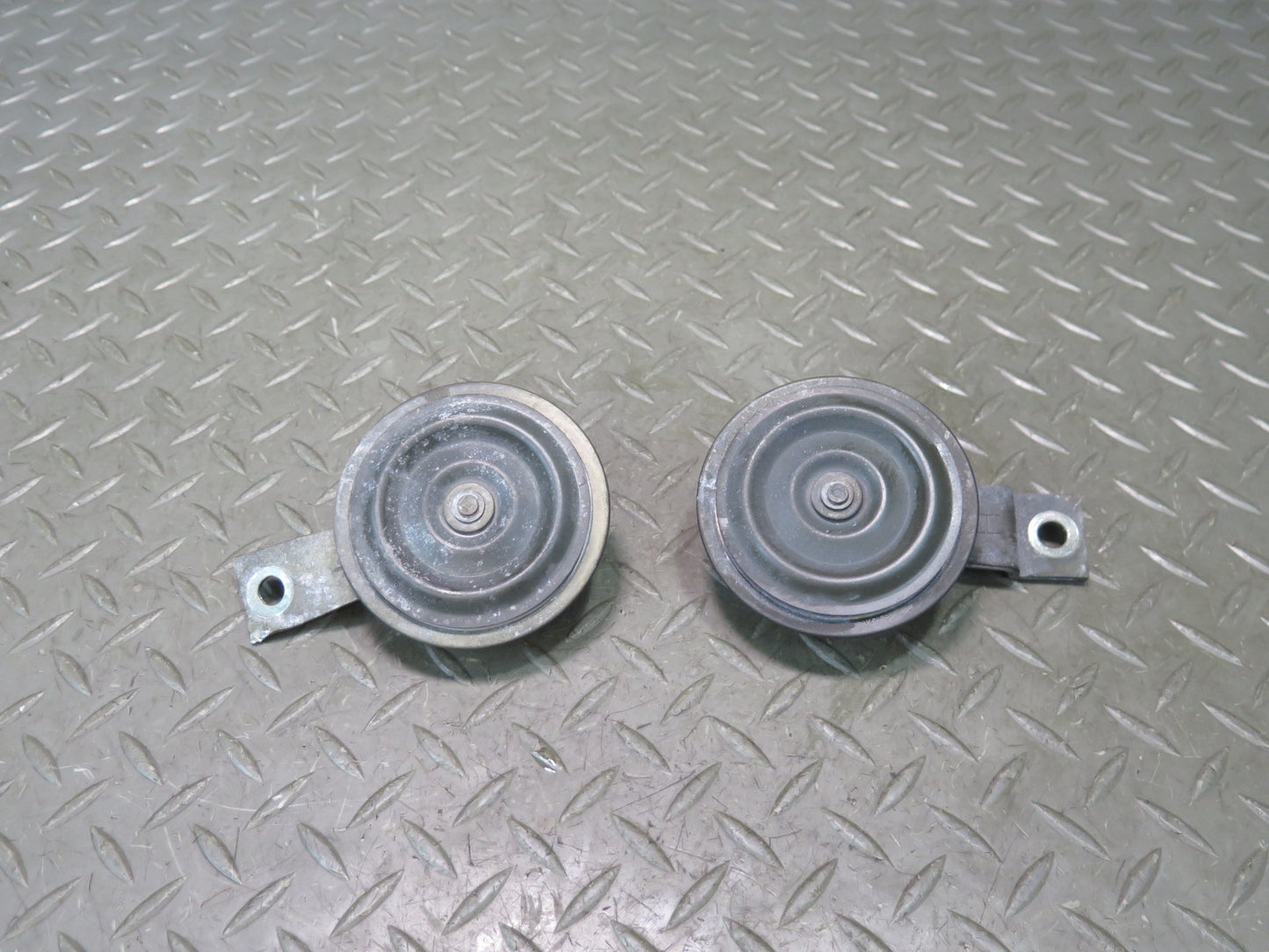 96-98 Nissan Stagea WGC34 Set of 2 High & Low Tone Note Pitch Horn Signal OEM