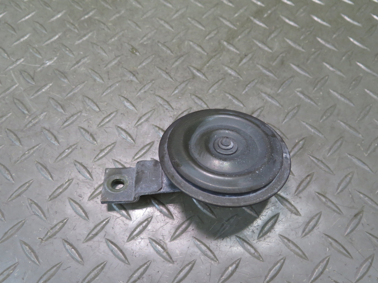 96-98 Nissan Stagea WGC34 Set of 2 High & Low Tone Note Pitch Horn Signal OEM