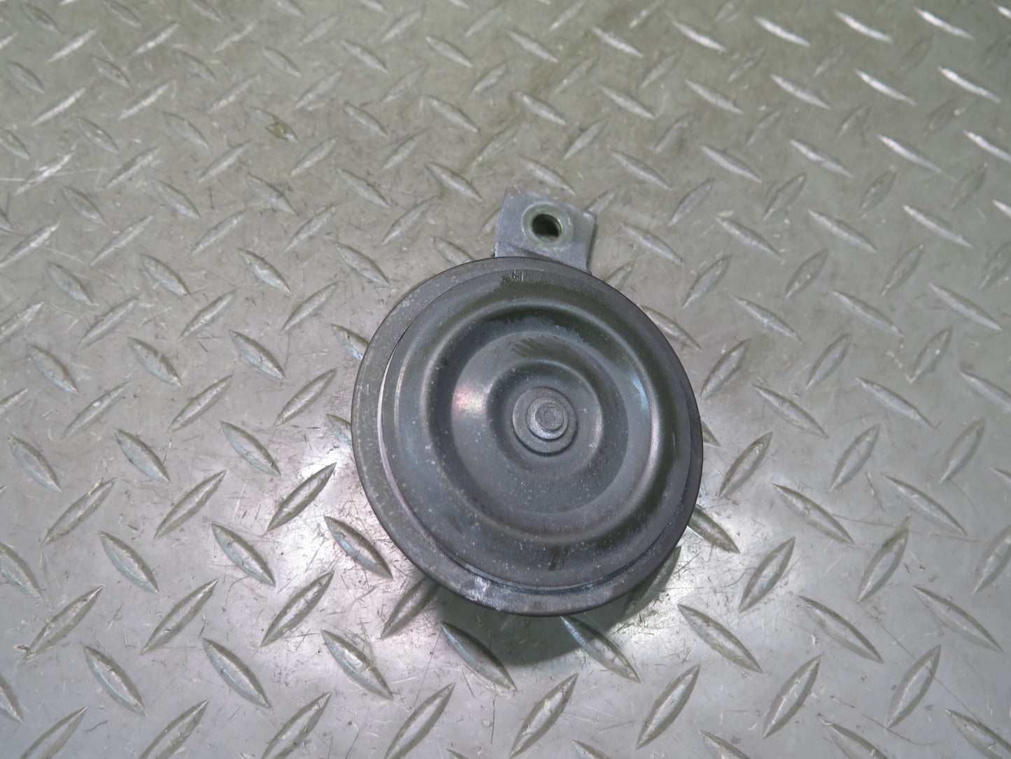 96-98 Nissan Stagea WGC34 Set of 2 High & Low Tone Note Pitch Horn Signal OEM