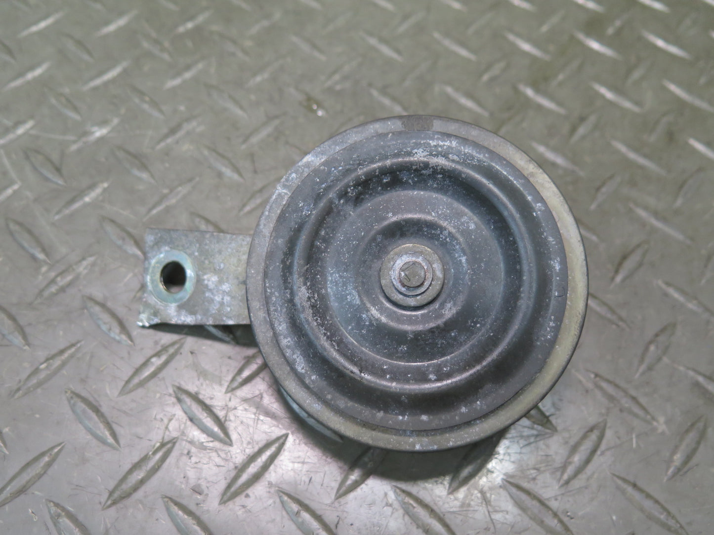 96-98 Nissan Stagea WGC34 Set of 2 High & Low Tone Note Pitch Horn Signal OEM