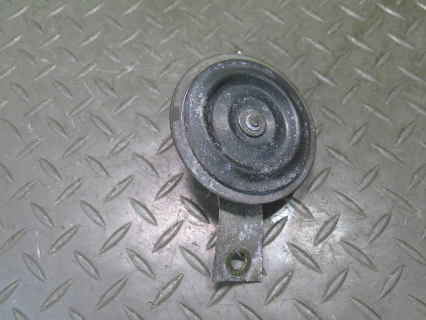 96-98 Nissan Stagea WGC34 Set of 2 High & Low Tone Note Pitch Horn Signal OEM
