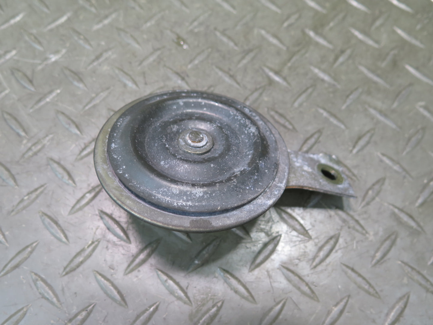 96-98 Nissan Stagea WGC34 Set of 2 High & Low Tone Note Pitch Horn Signal OEM
