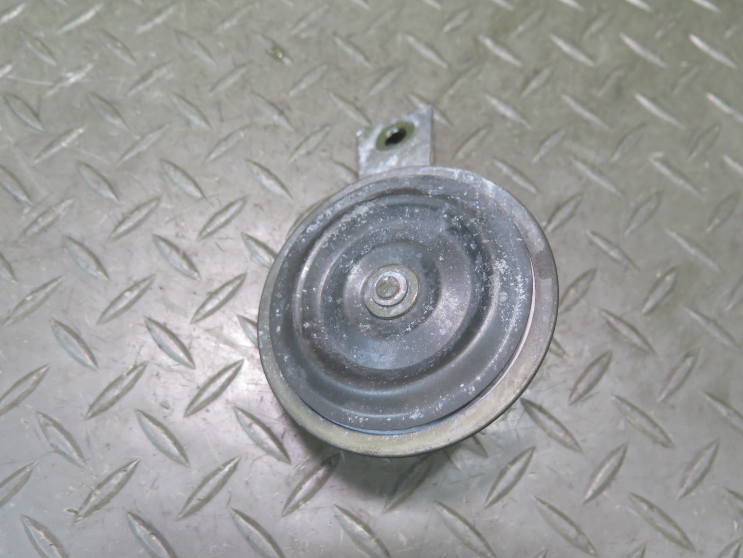 96-98 Nissan Stagea WGC34 Set of 2 High & Low Tone Note Pitch Horn Signal OEM