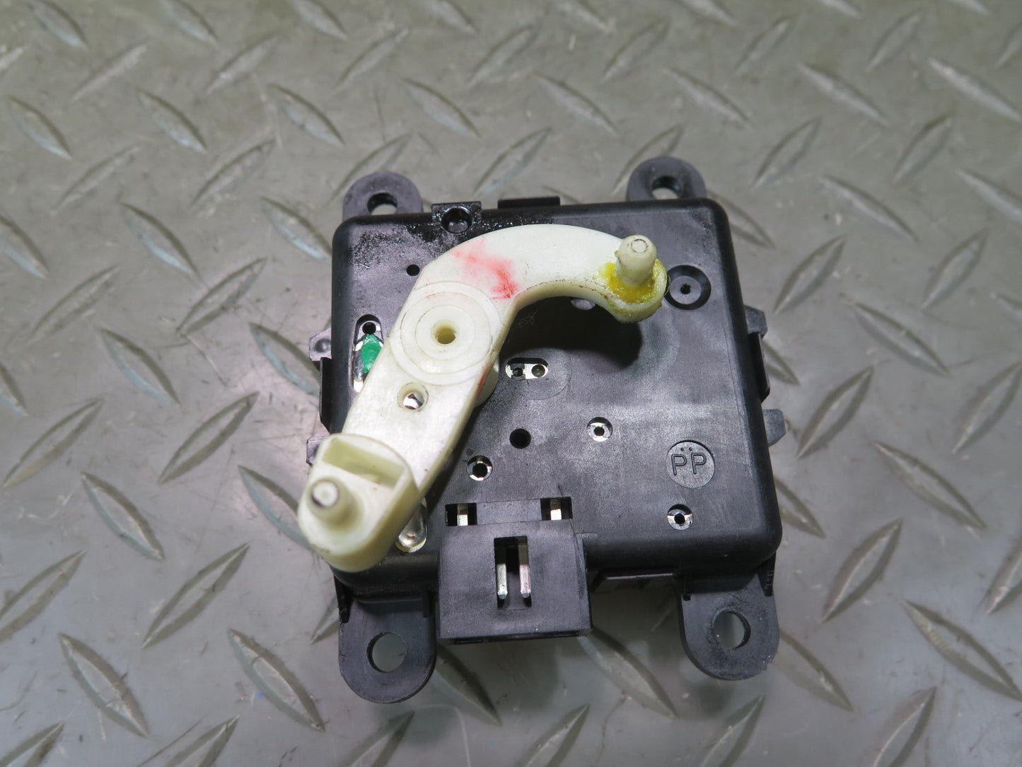 96-98 Nissan Stagea WGC34 A/C Heater Flap Actuator Motor Set of 3 OEM