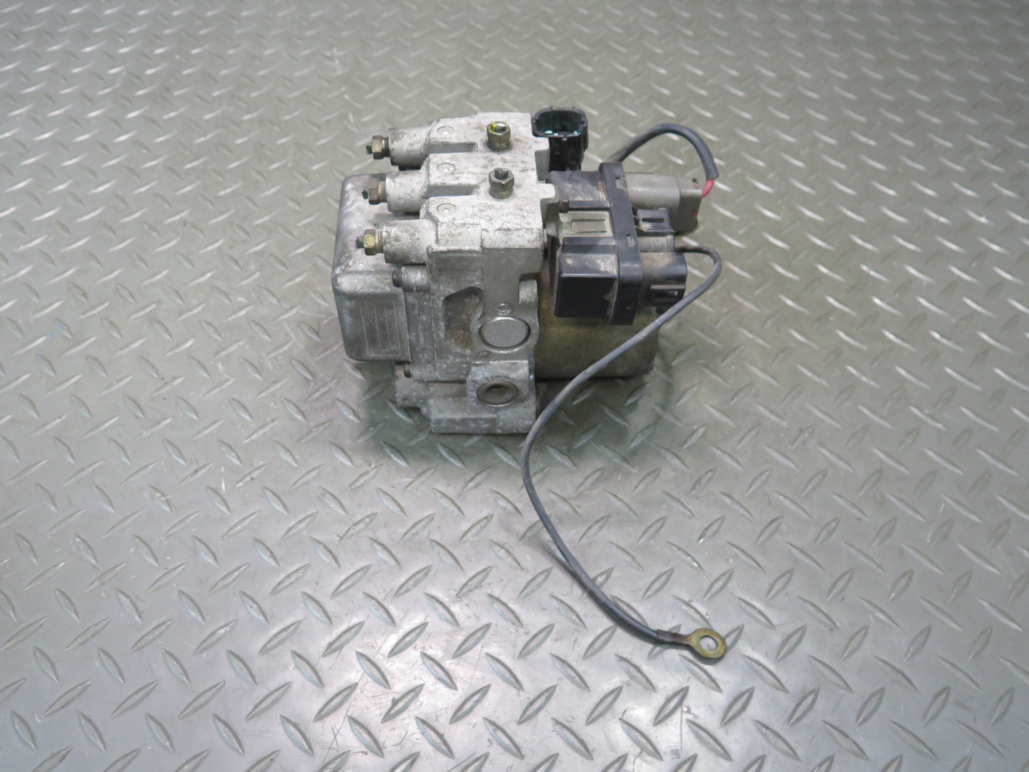 96-98 Nissan Stagea WGC34 RB25DE RWD Anti Lock Brake ABS Pump Module 33K OEM