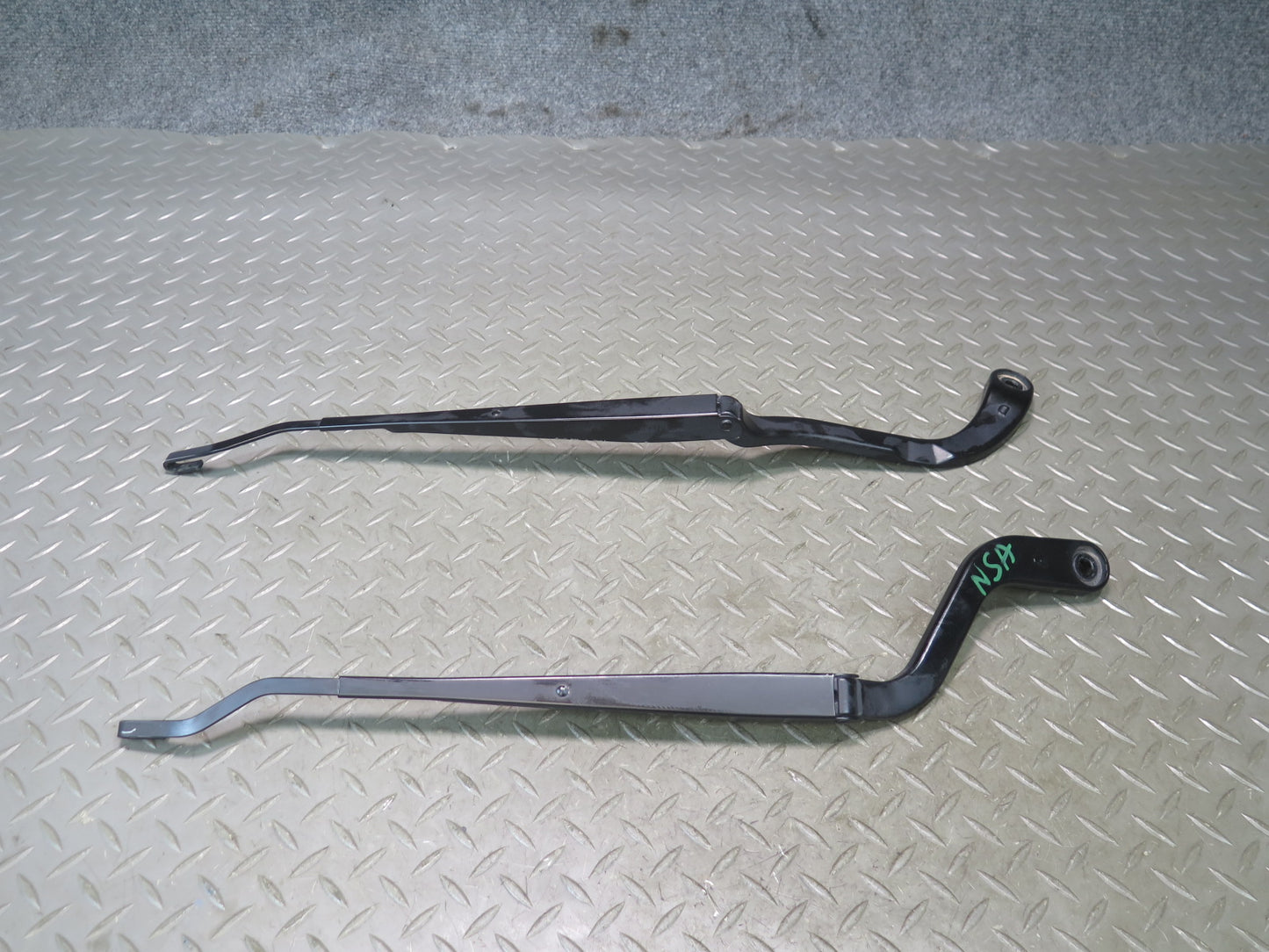 96-98 Nissan Stagea WGC34 Front Left & Right Wiper Arm Set of 2 OEM