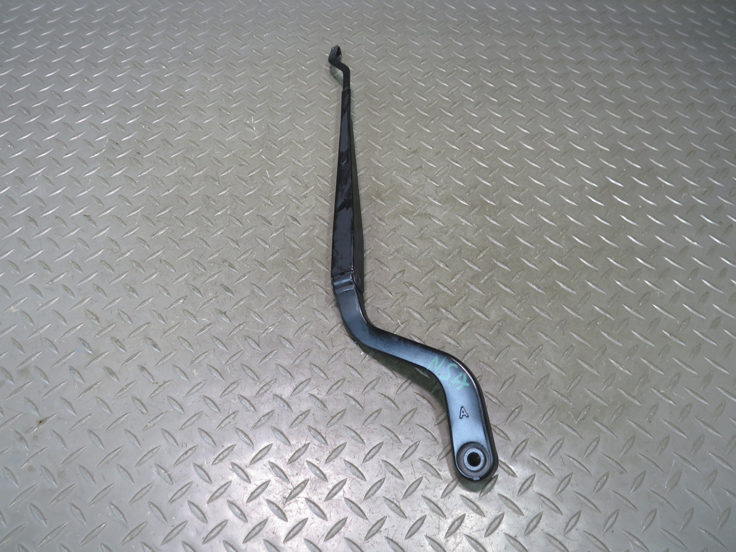96-98 Nissan Stagea WGC34 Front Left & Right Wiper Arm Set of 2 OEM