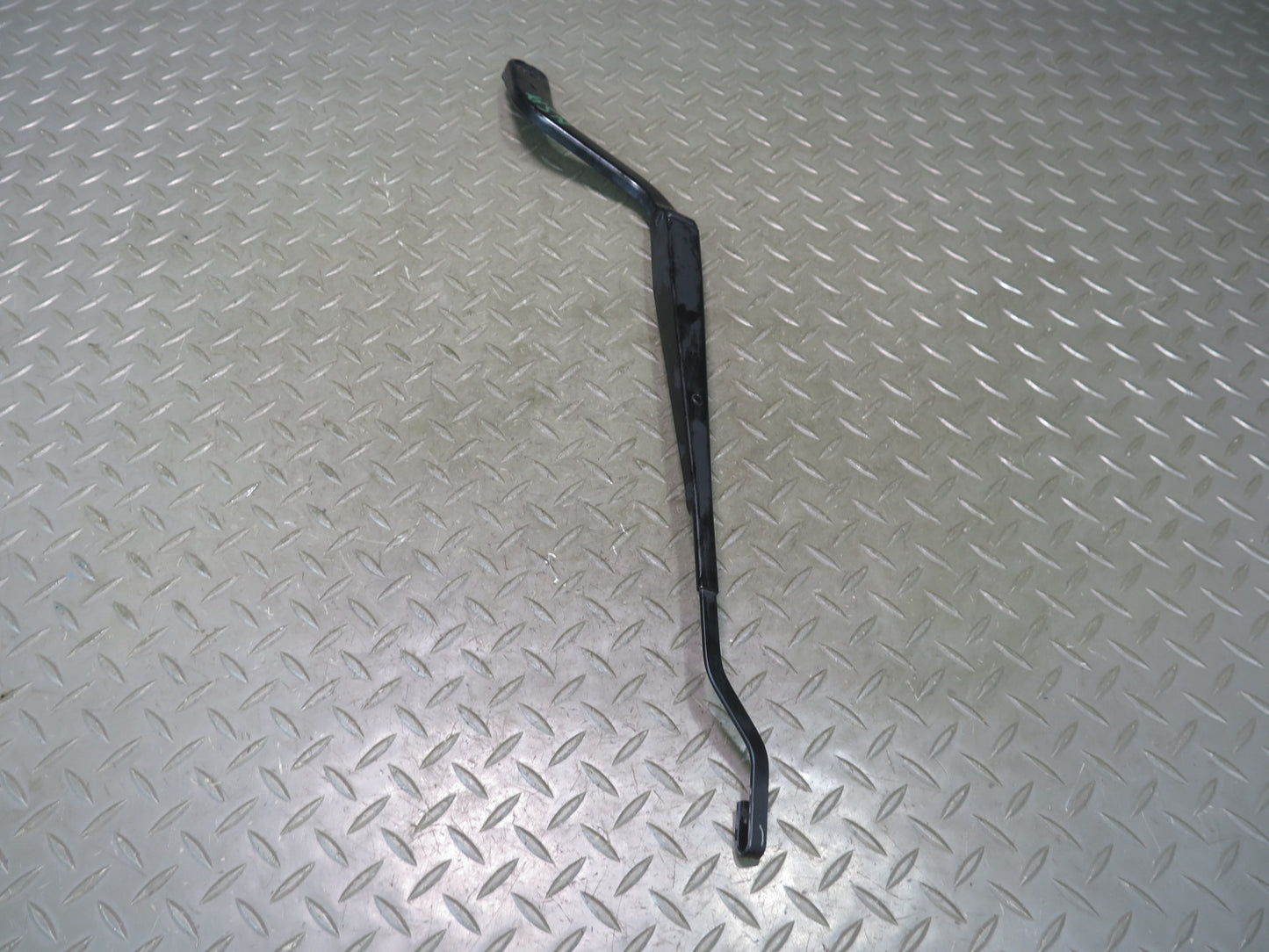 96-98 Nissan Stagea WGC34 Front Left & Right Wiper Arm Set of 2 OEM
