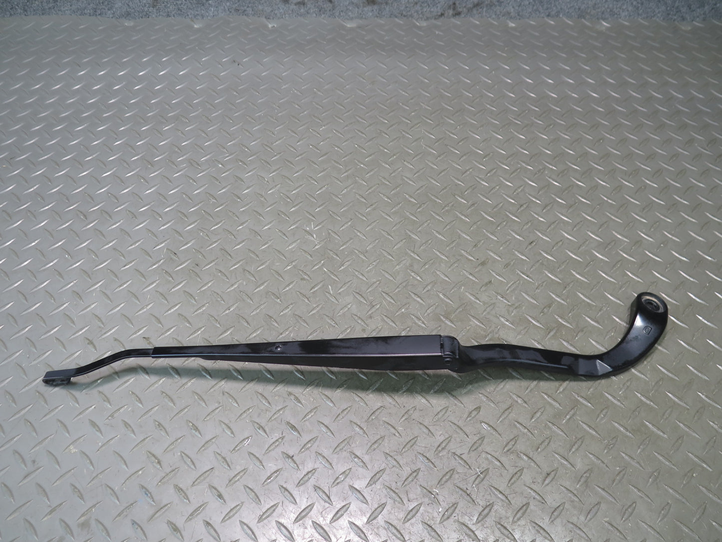 96-98 Nissan Stagea WGC34 Front Left & Right Wiper Arm Set of 2 OEM
