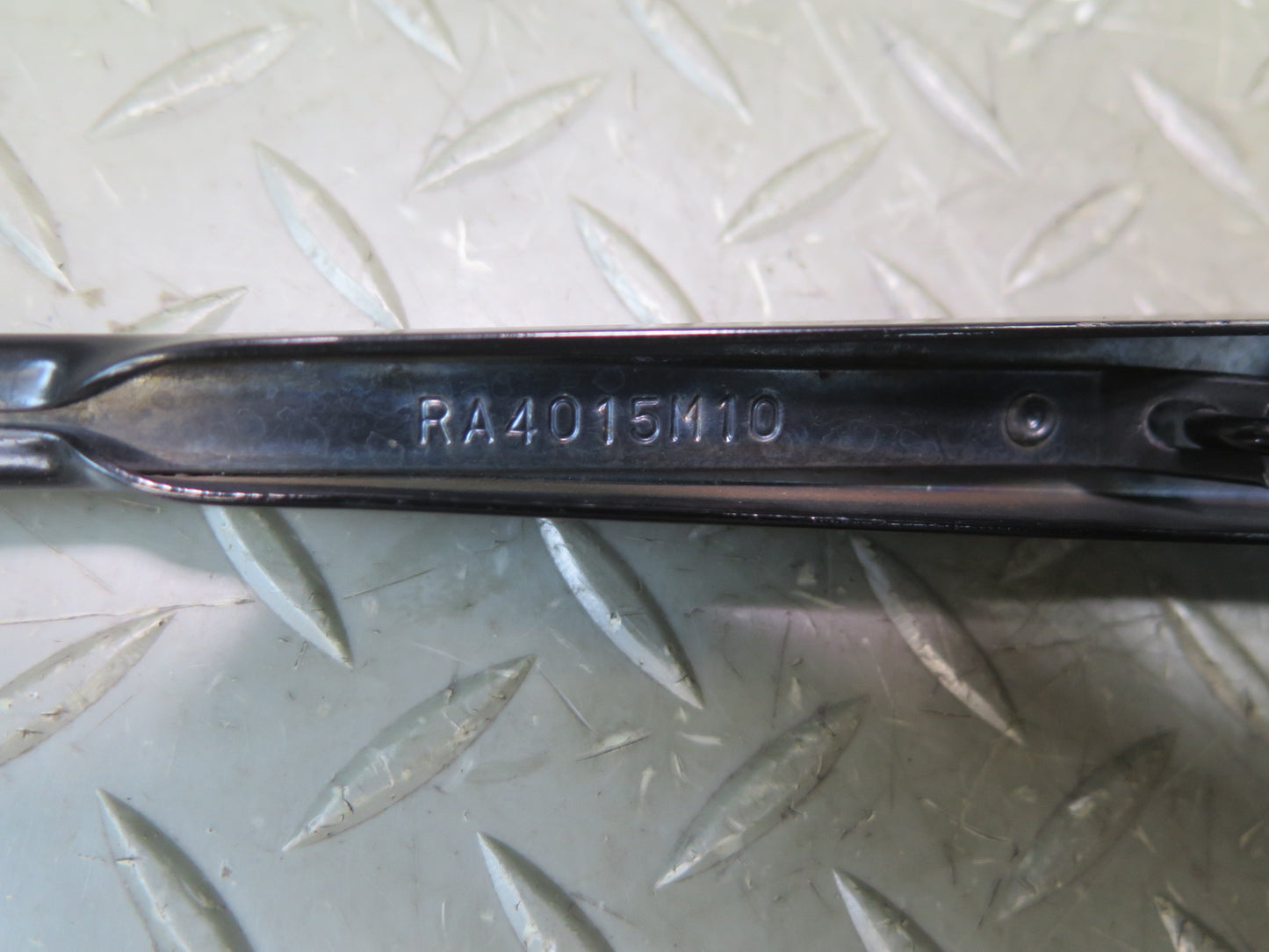 96-98 Nissan Stagea WGC34 Front Left & Right Wiper Arm Set of 2 OEM