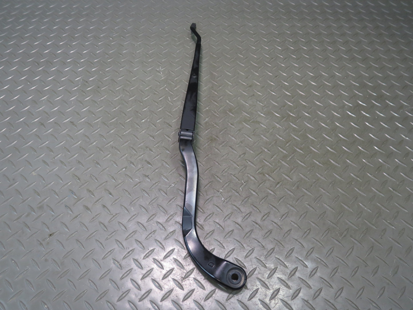 96-98 Nissan Stagea WGC34 Front Left & Right Wiper Arm Set of 2 OEM
