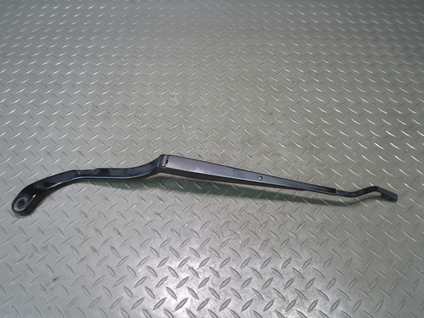 96-98 Nissan Stagea WGC34 Front Left & Right Wiper Arm Set of 2 OEM