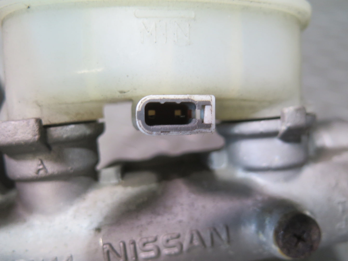 96-98 Nissan Stagea WGC34 RB25 RWD Brake Master Cylinder Booster Reservoir OEM