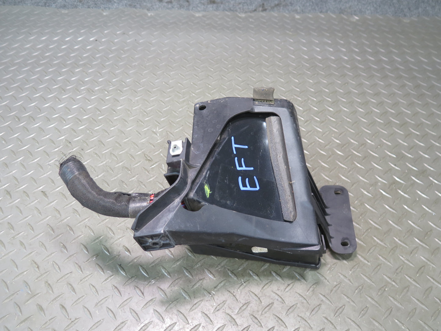 02-05 Ford Thunderbird Engine Bay Fuse Relay Box Module OEM