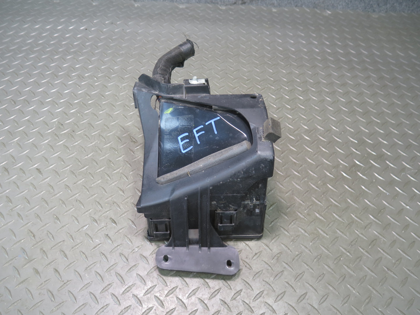 02-05 Ford Thunderbird Engine Bay Fuse Relay Box Module OEM