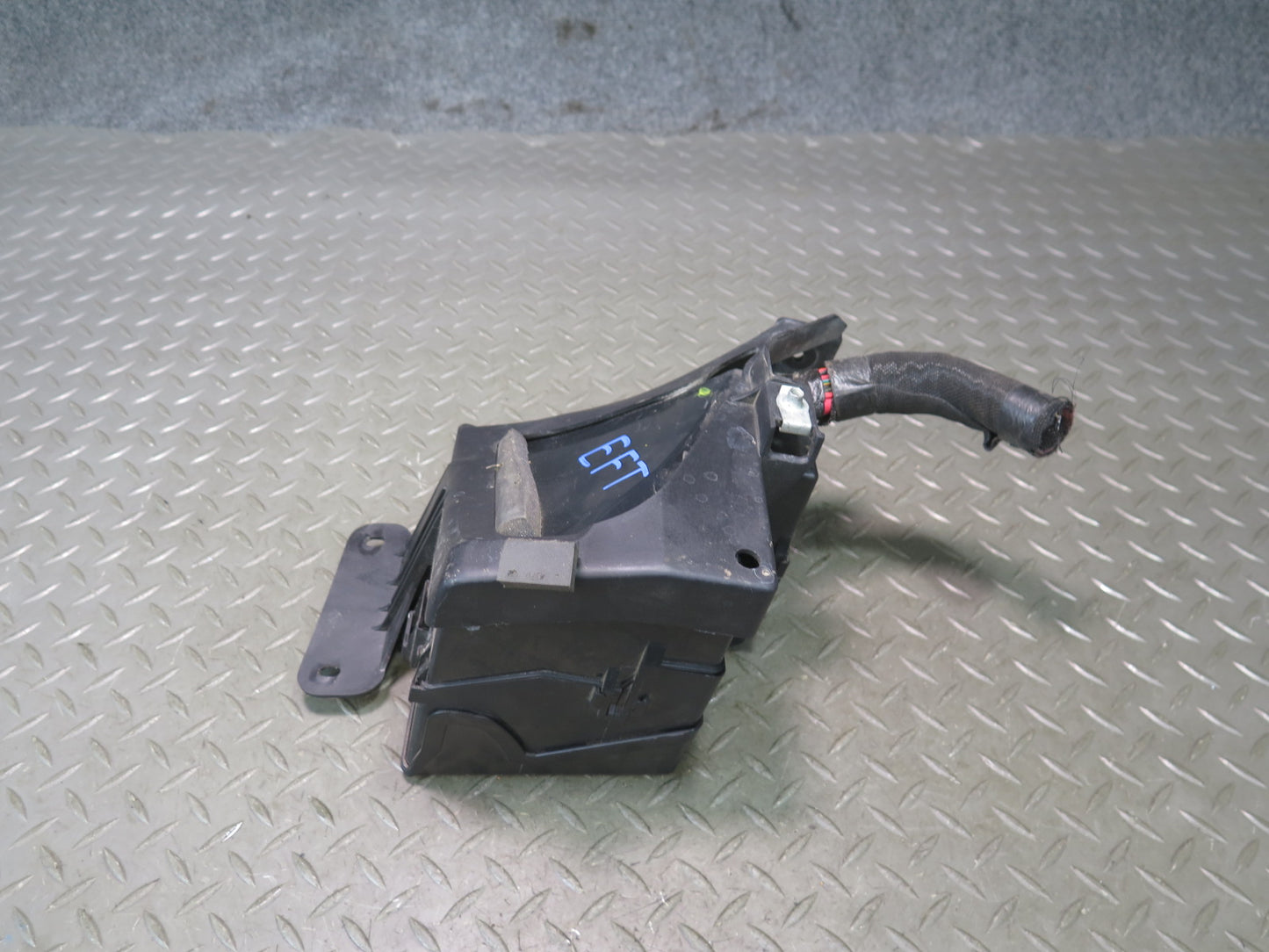 02-05 Ford Thunderbird Engine Bay Fuse Relay Box Module OEM