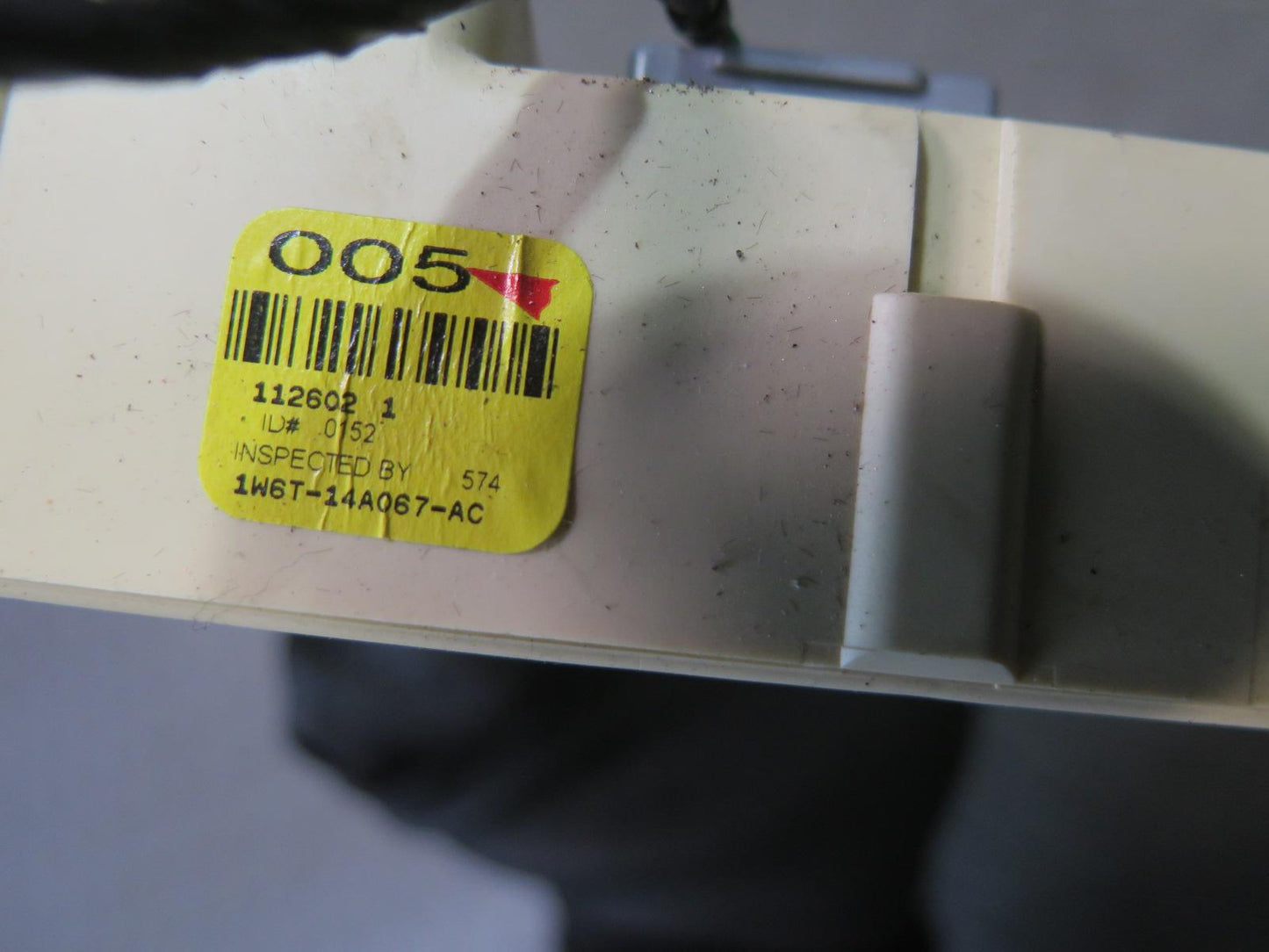 02-05 Ford Thunderbird Fuse Relay Box 1W6T-14A067-AC OEM