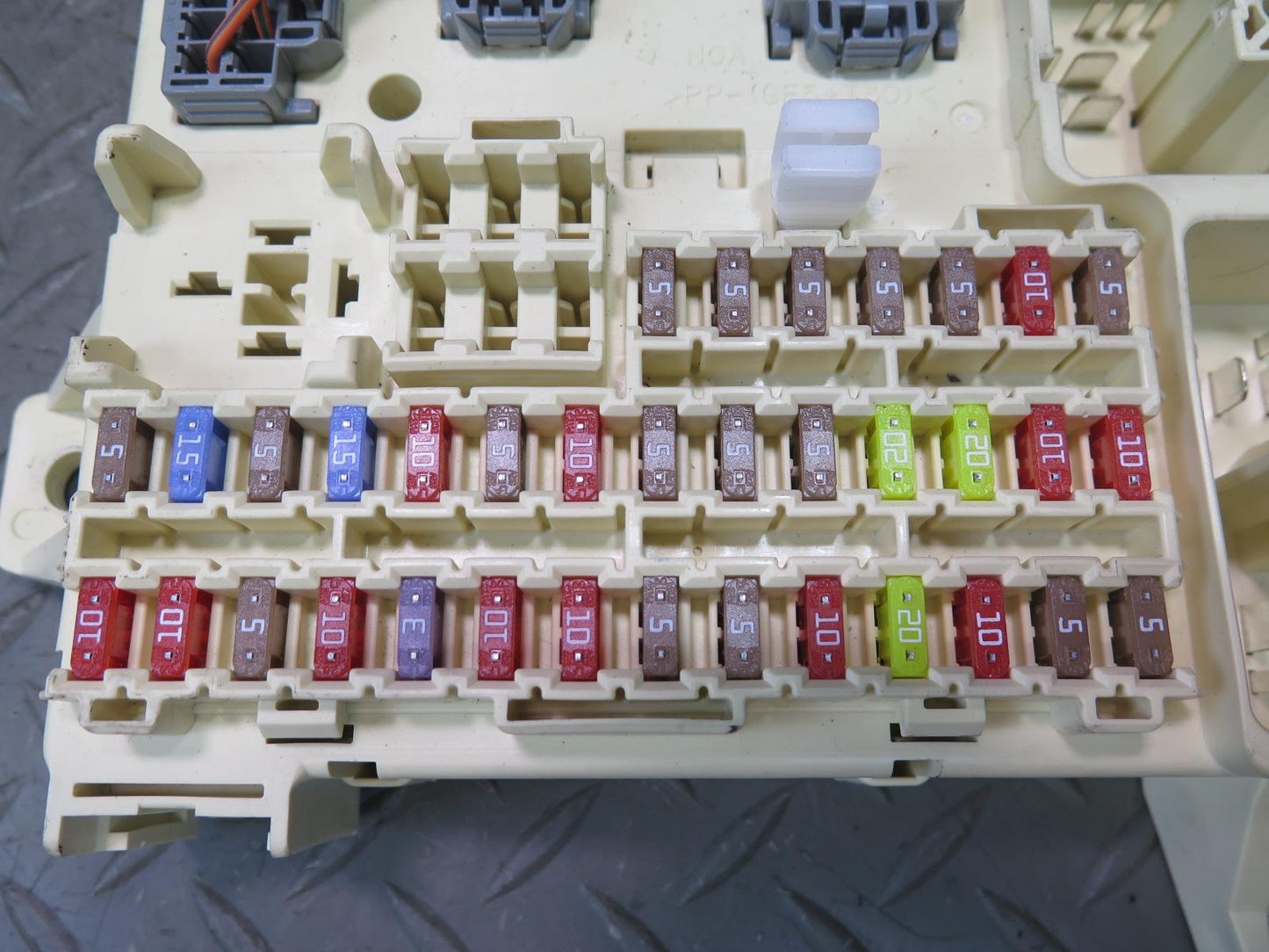 02-05 Ford Thunderbird Fuse Relay Box 1W6T-14A067-AC OEM