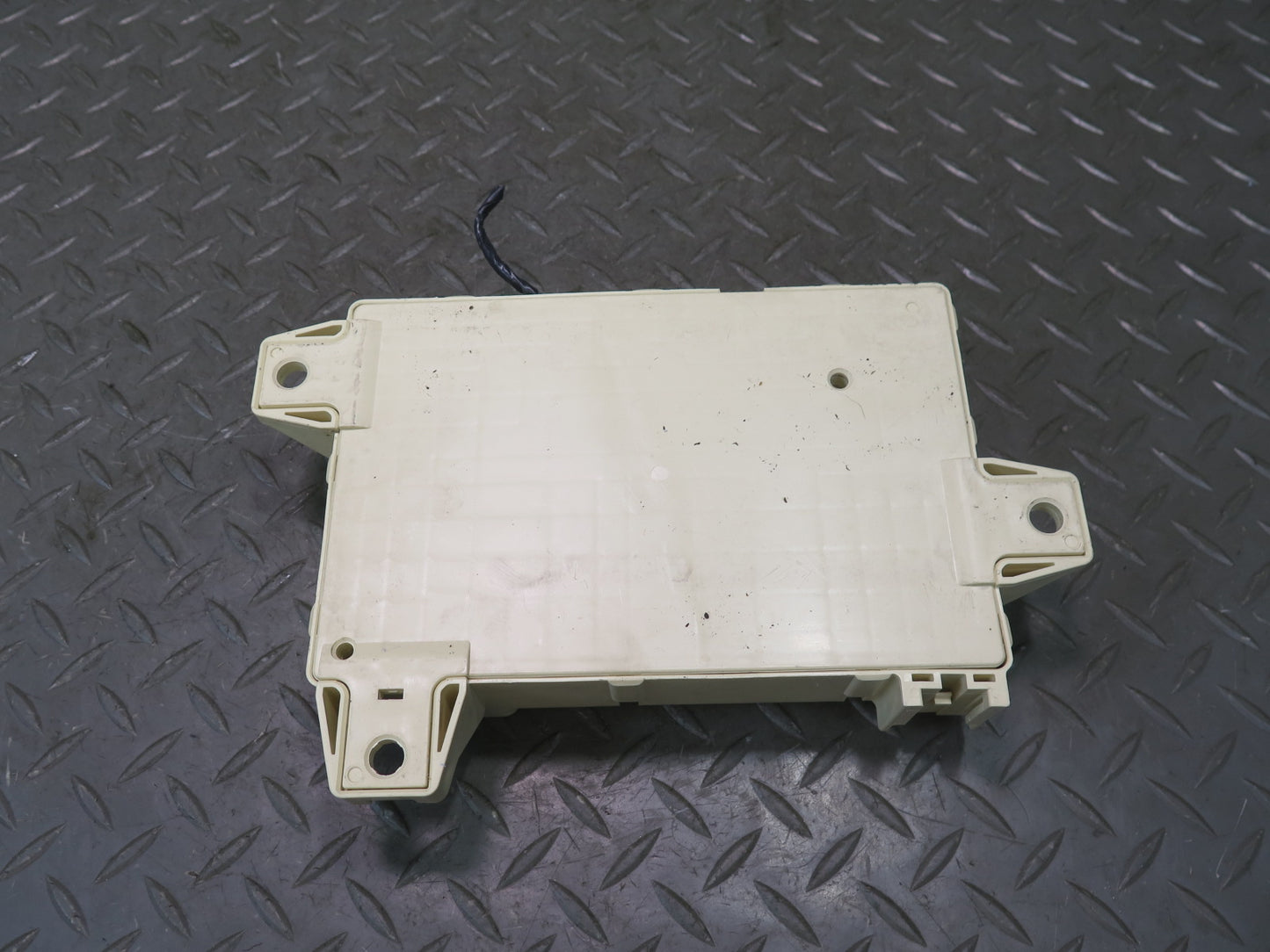 02-05 Ford Thunderbird Fuse Relay Box 1W6T-14A067-AC OEM