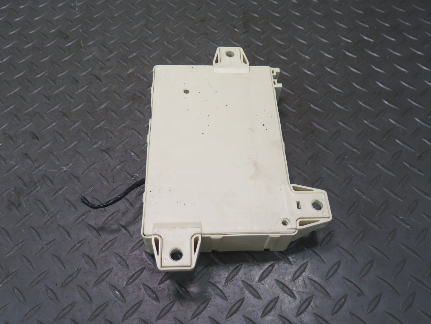 02-05 Ford Thunderbird Fuse Relay Box 1W6T-14A067-AC OEM