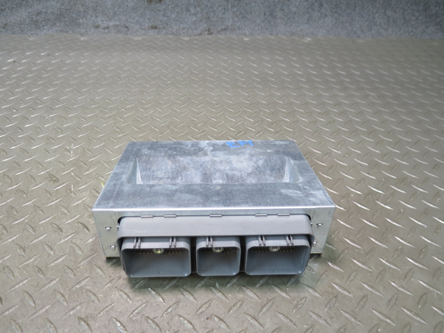 2003 Ford Thunderbird 3.9L Engine ECU ECM Control Module 3U7A-12A650-GEB OEM