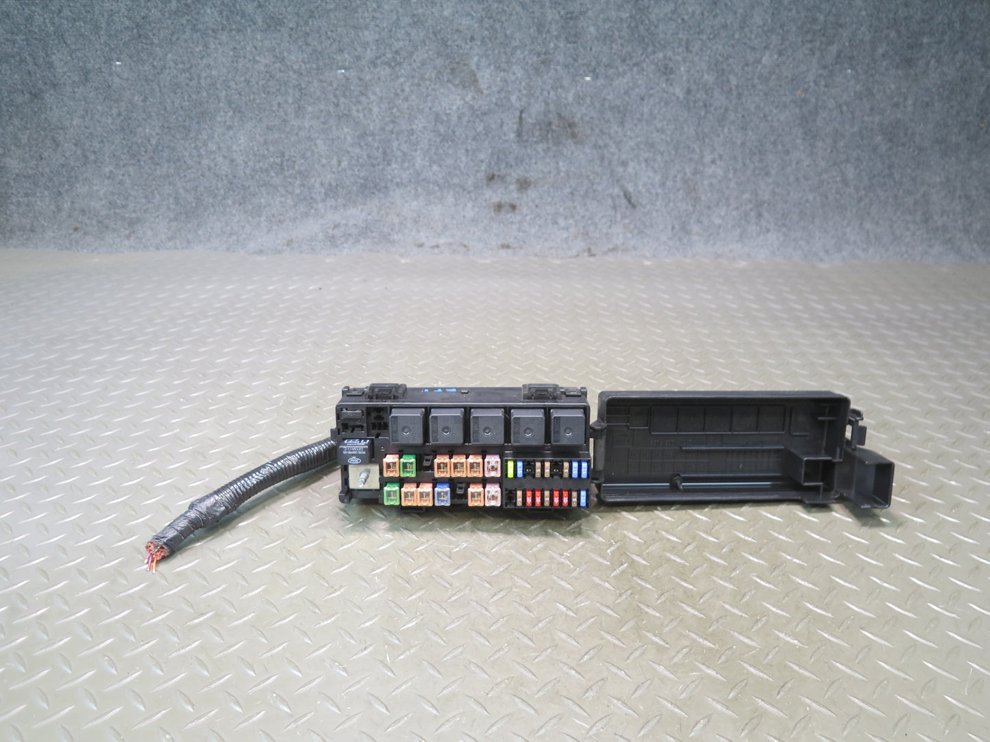 02-05 Ford Thunderbird Power Distribution Fuse Relay Box XW4T-14A003-A OEM