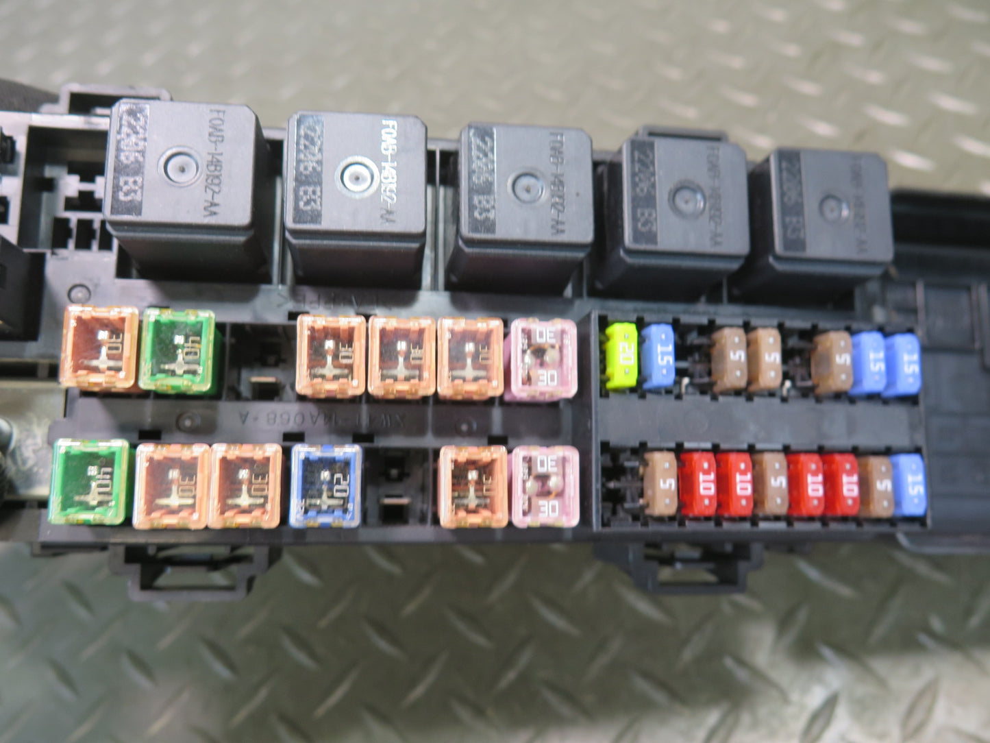 02-05 Ford Thunderbird Power Distribution Fuse Relay Box XW4T-14A003-A OEM