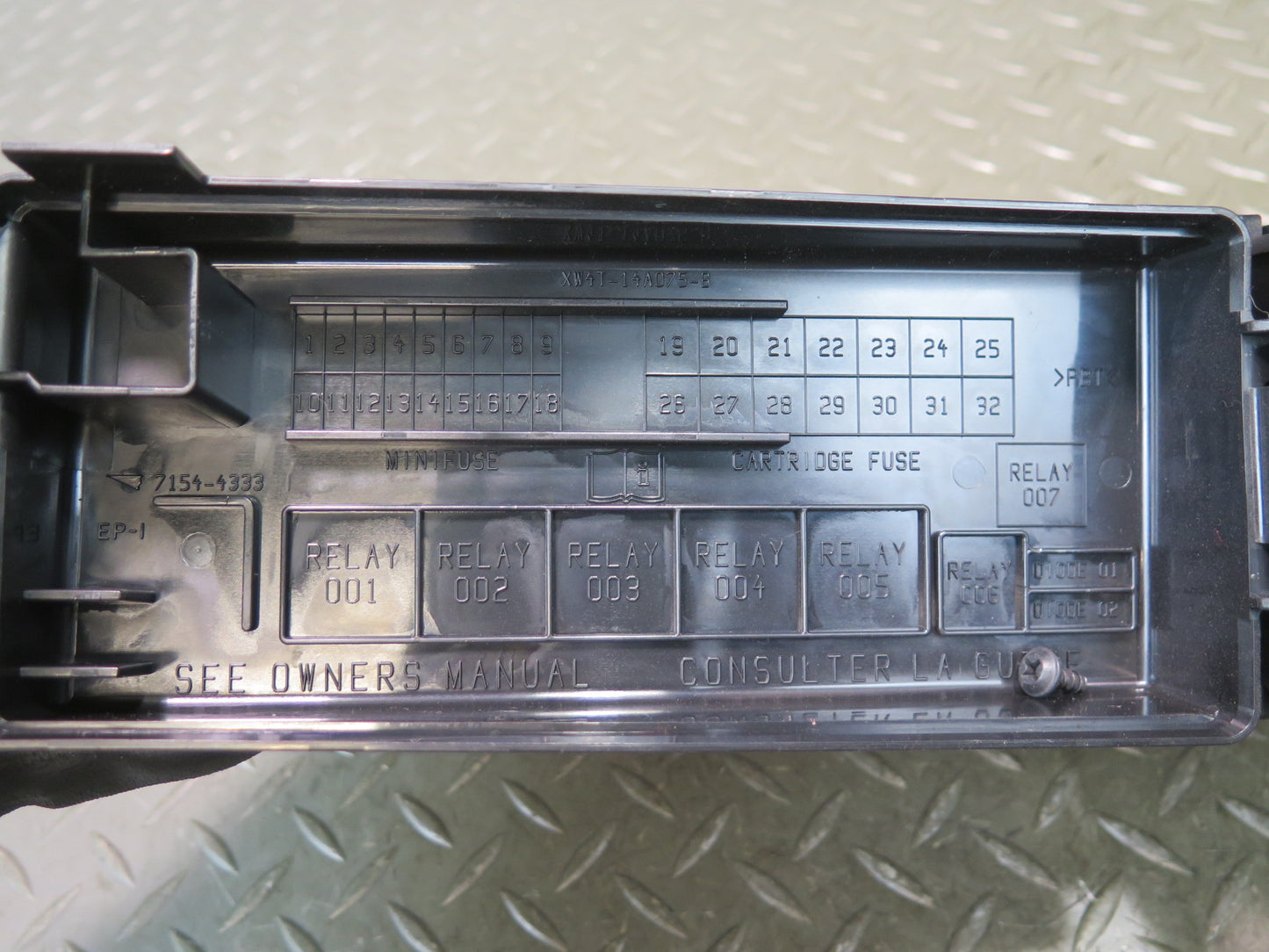 02-05 Ford Thunderbird Power Distribution Fuse Relay Box XW4T-14A003-A OEM