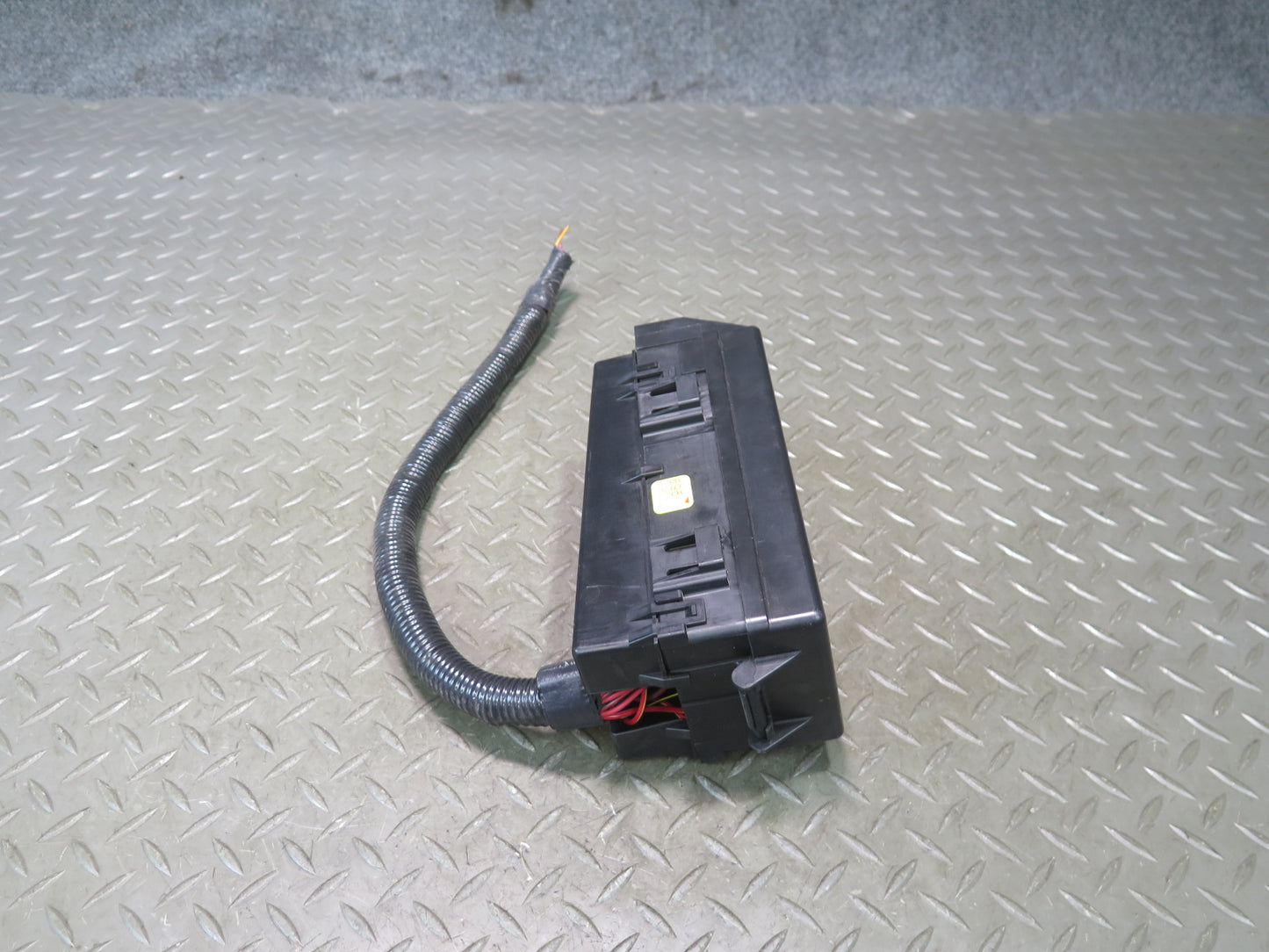 02-05 Ford Thunderbird Power Distribution Fuse Relay Box XW4T-14A003-A OEM