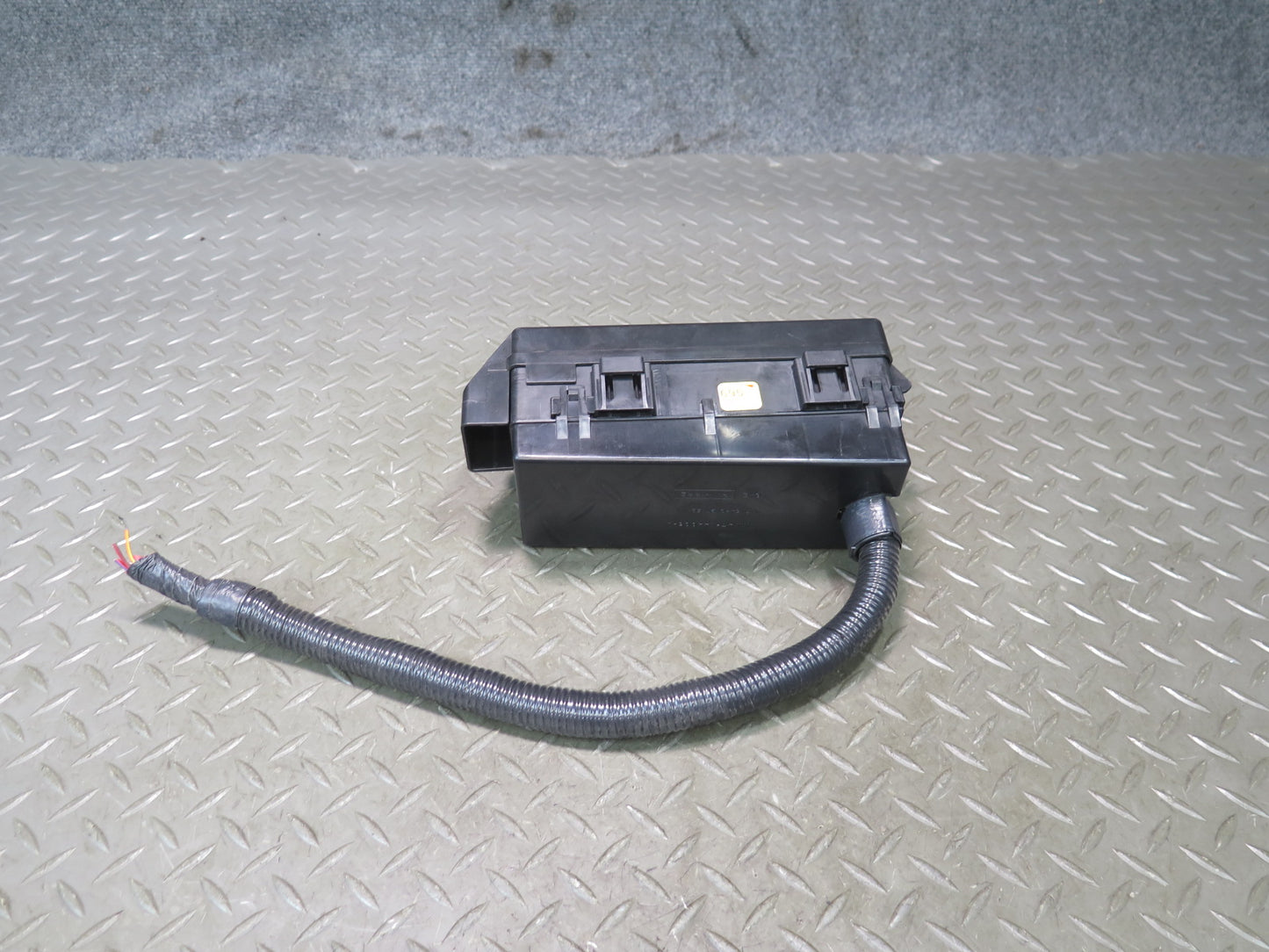 02-05 Ford Thunderbird Power Distribution Fuse Relay Box XW4T-14A003-A OEM