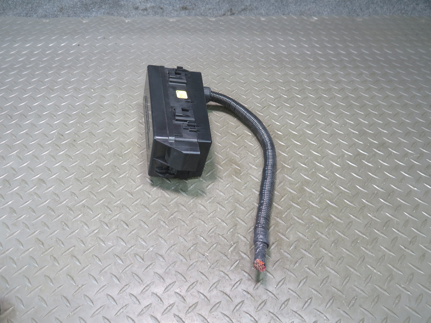 02-05 Ford Thunderbird Power Distribution Fuse Relay Box XW4T-14A003-A OEM