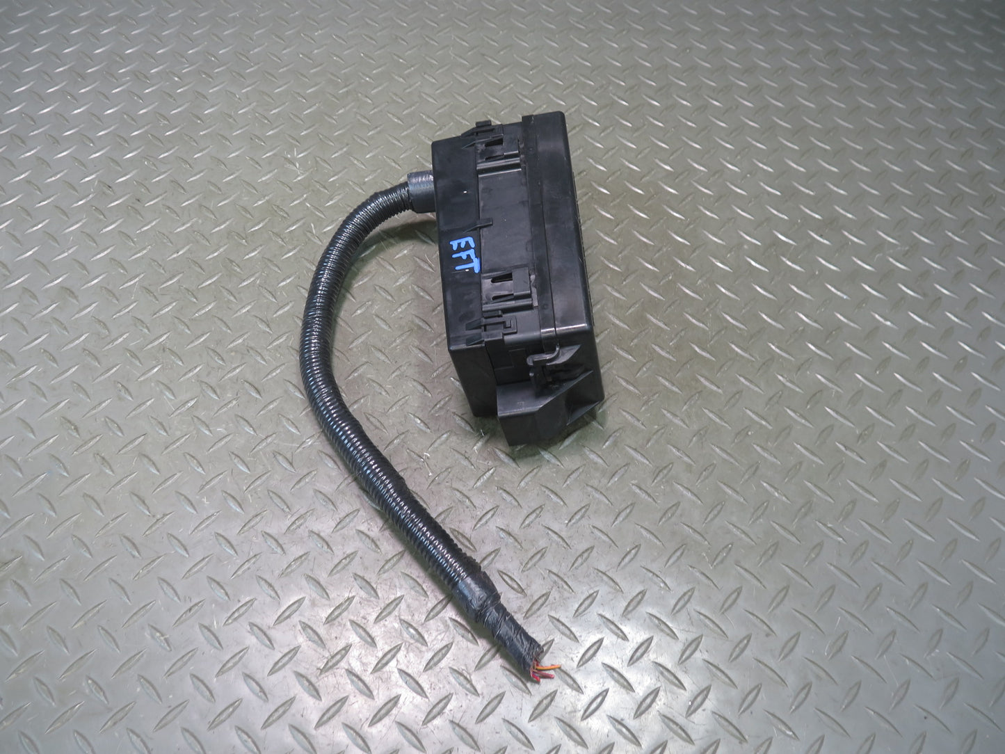 02-05 Ford Thunderbird Power Distribution Fuse Relay Box XW4T-14A003-A OEM