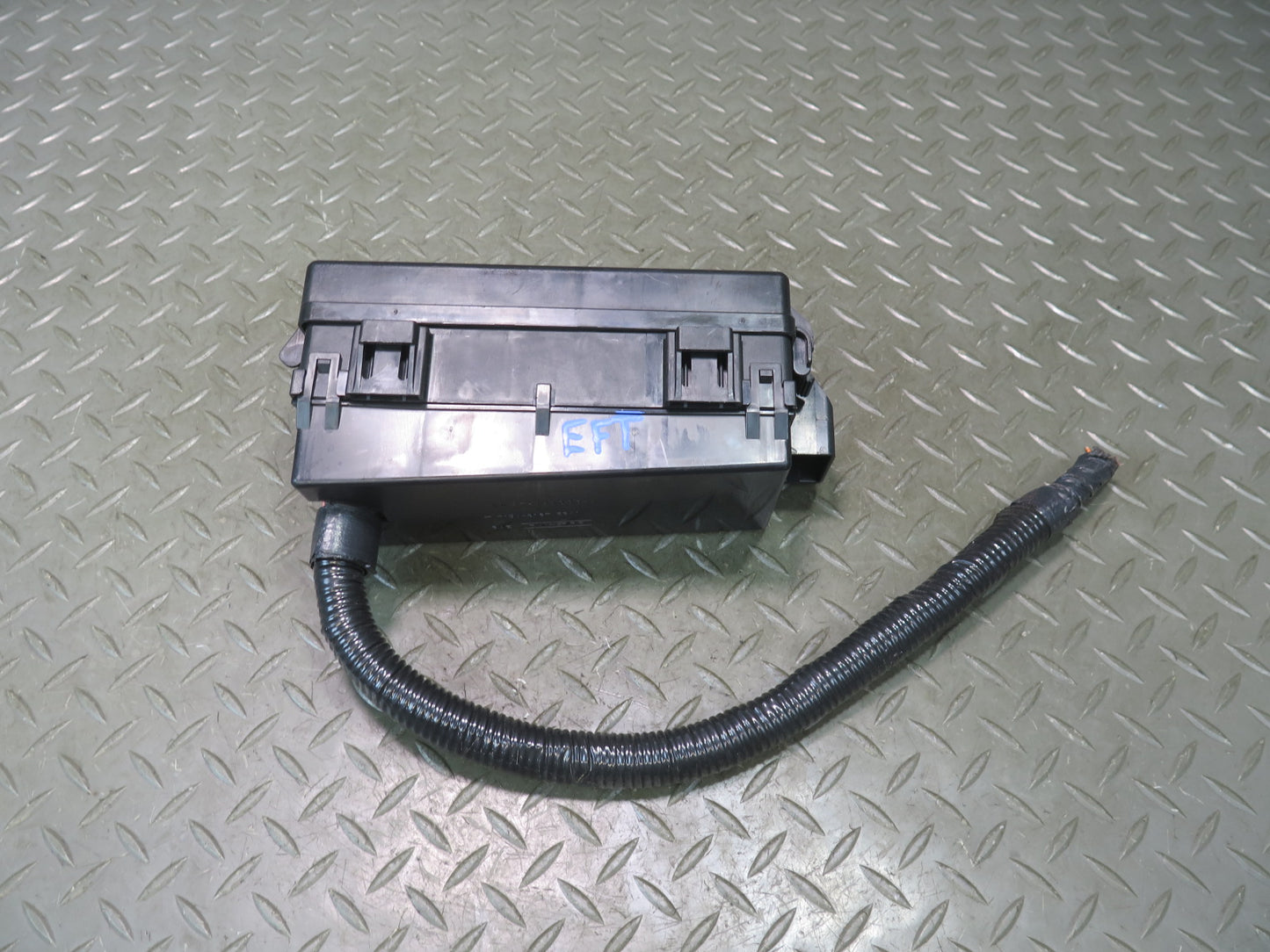 02-05 Ford Thunderbird Power Distribution Fuse Relay Box XW4T-14A003-A OEM