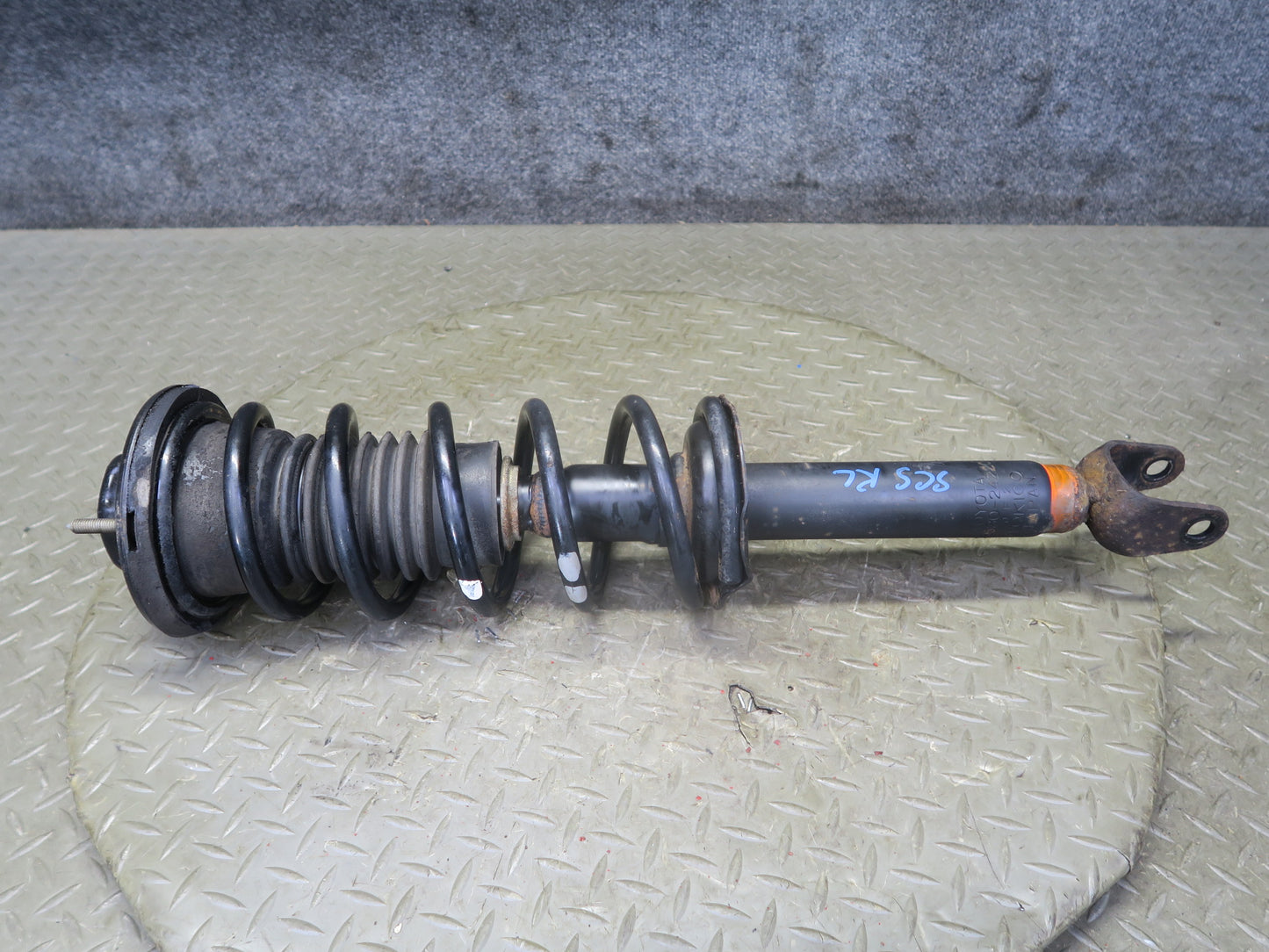 97-00 Lexus JZZ31L SC300 Set of 2 Rear Left & Right Strut Shock Absorber OEM