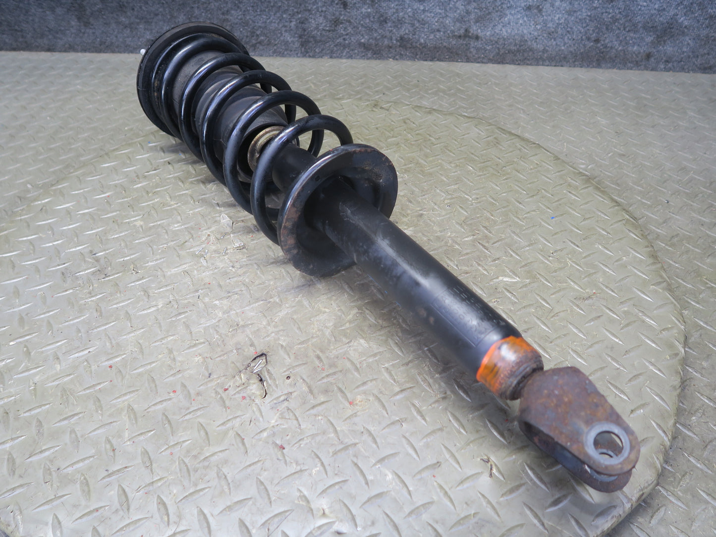97-00 Lexus JZZ31L SC300 Set of 2 Rear Left & Right Strut Shock Absorber OEM