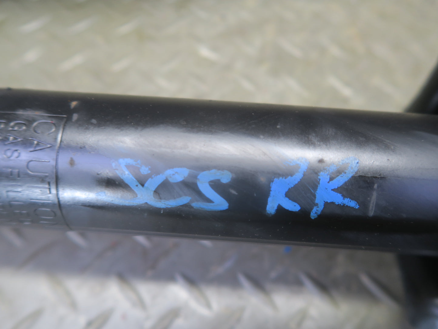 97-00 Lexus JZZ31L SC300 Set of 2 Rear Left & Right Strut Shock Absorber OEM