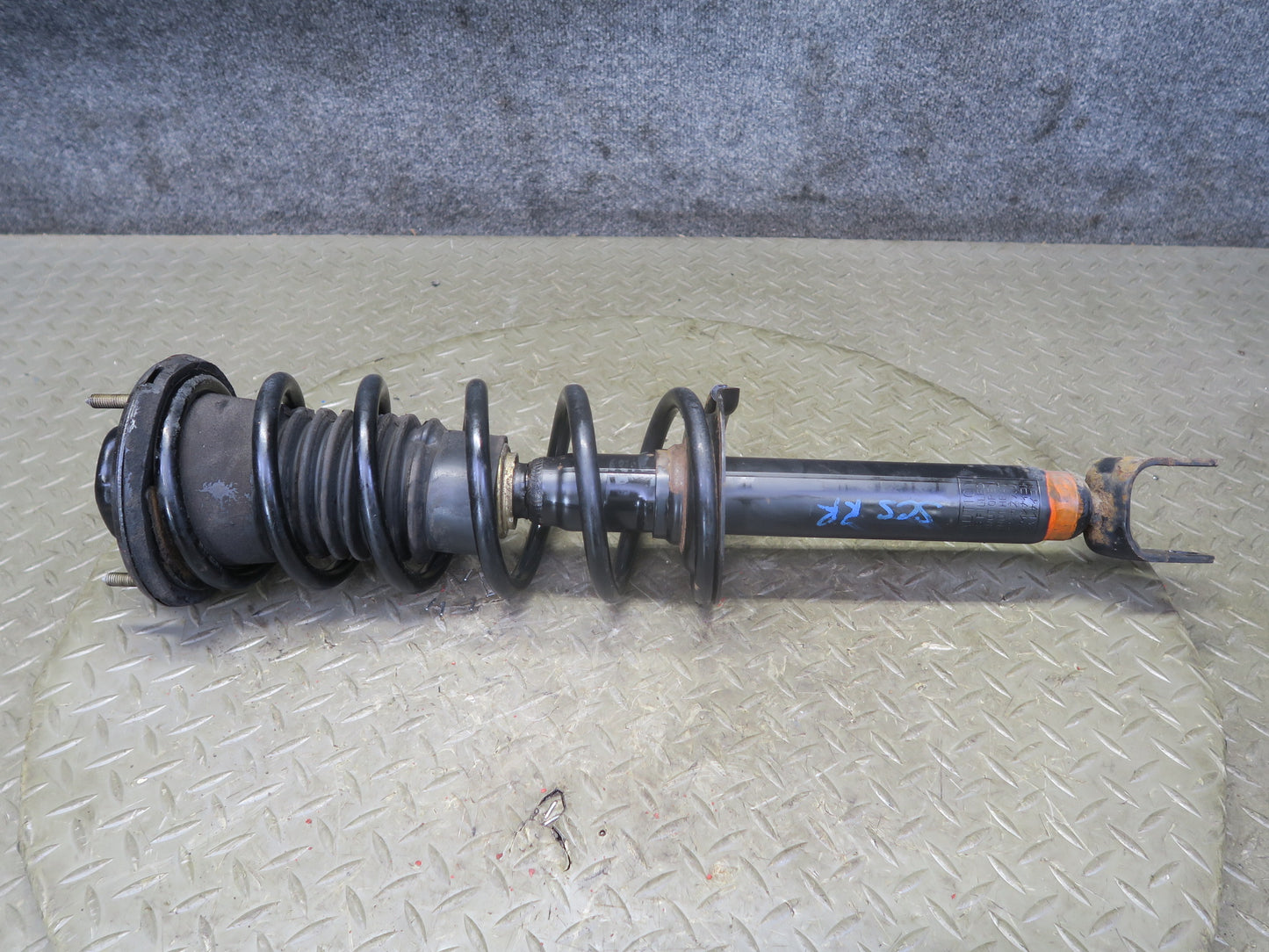 97-00 Lexus JZZ31L SC300 Set of 2 Rear Left & Right Strut Shock Absorber OEM