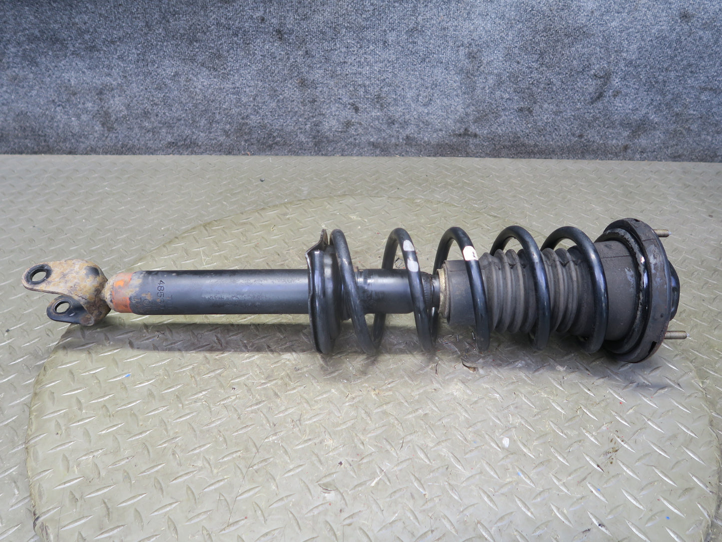 97-00 Lexus JZZ31L SC300 Set of 2 Rear Left & Right Strut Shock Absorber OEM