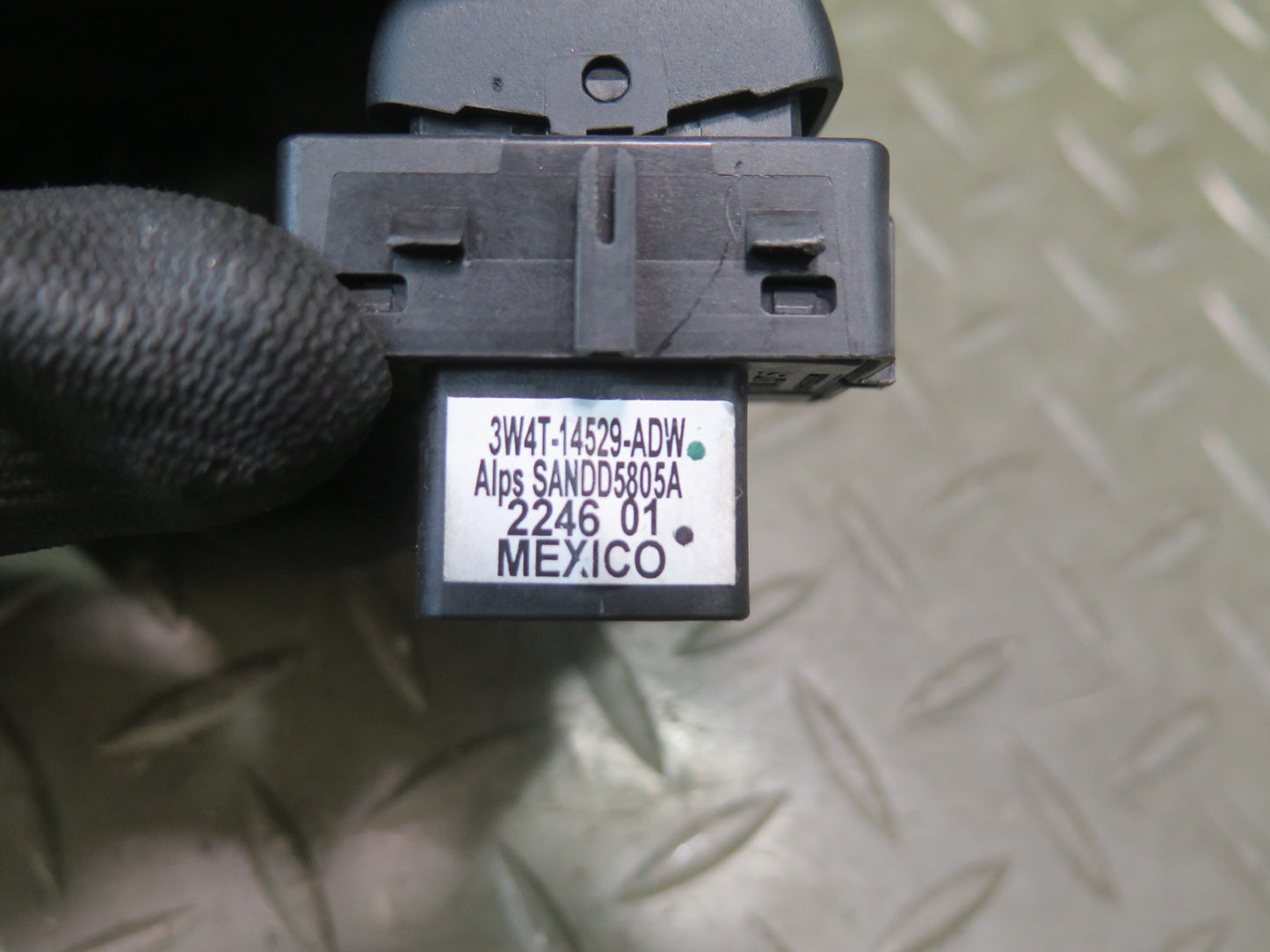 02-05 Ford Thunderbird Right Window Button Switch 3W4T-14529-ADW OEM