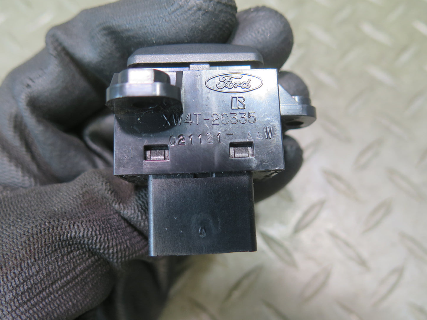 02-05 Ford Thunderbird Traction Control Button Switch XW4T-2C335-AA OEM